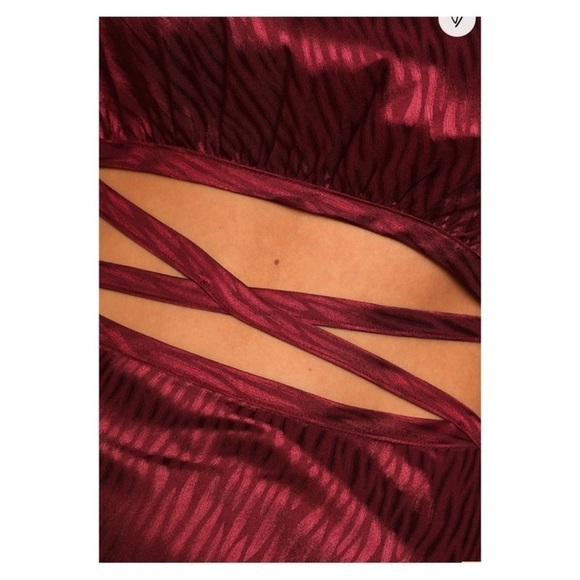 NEW LULU'S Fierce Vision Red Jacquard Print Satin Cutout Midi Dress XS - Picture 5 of 9